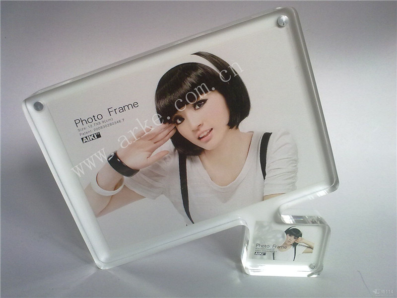 Special-shaped photo frame